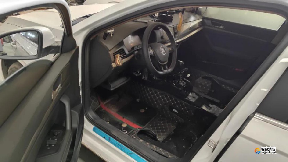 轎車自燃!車主拿消防部門出具的鑒定結果索賠,4S店不認?