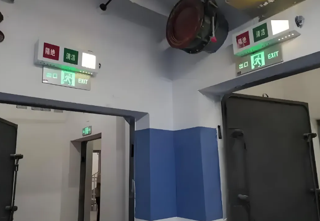 人防地下室戰時是否需要進行人員疏散？是否需要設置疏散指示標志燈？