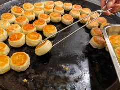 對月餅進(jìn)行安全抽檢，讓消費者放心食用